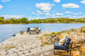 Waterfront Villa w/Boat&kayaks. 15min from Bergen